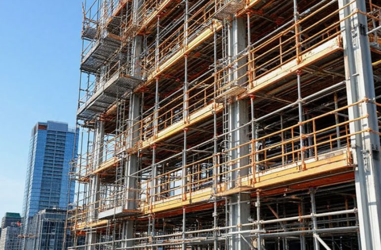 Строительные леса в Москве: надежные конструкции для безопасного и эффективного строительства